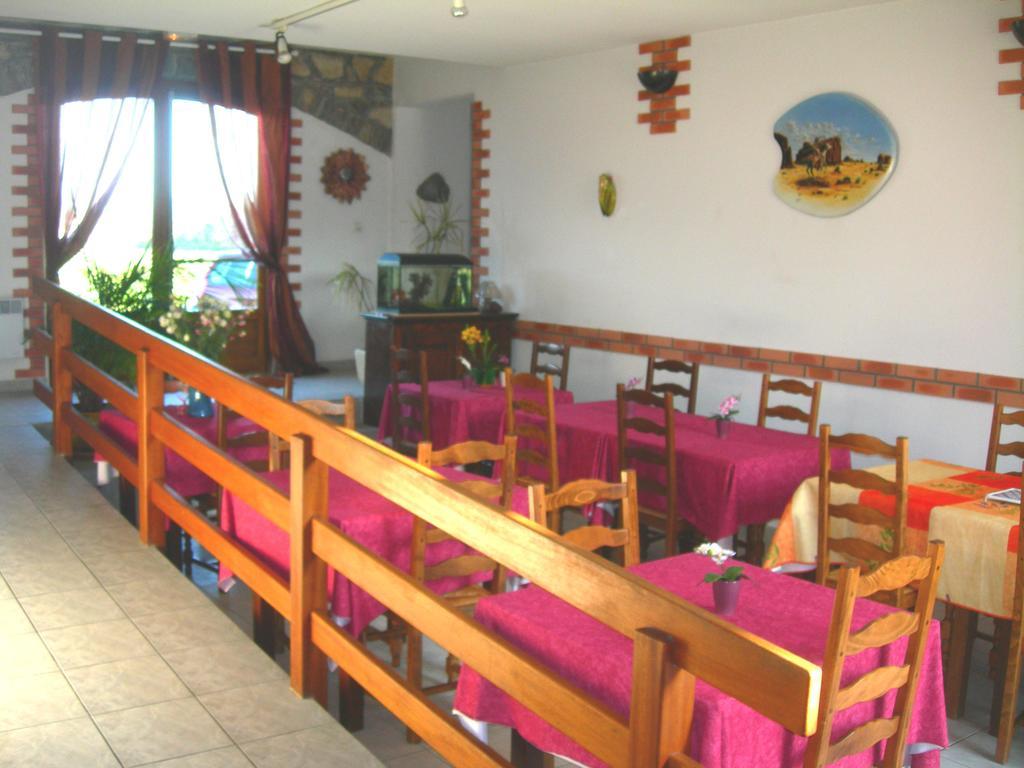Hotel De La Madeleine Anduze Bagian luar foto