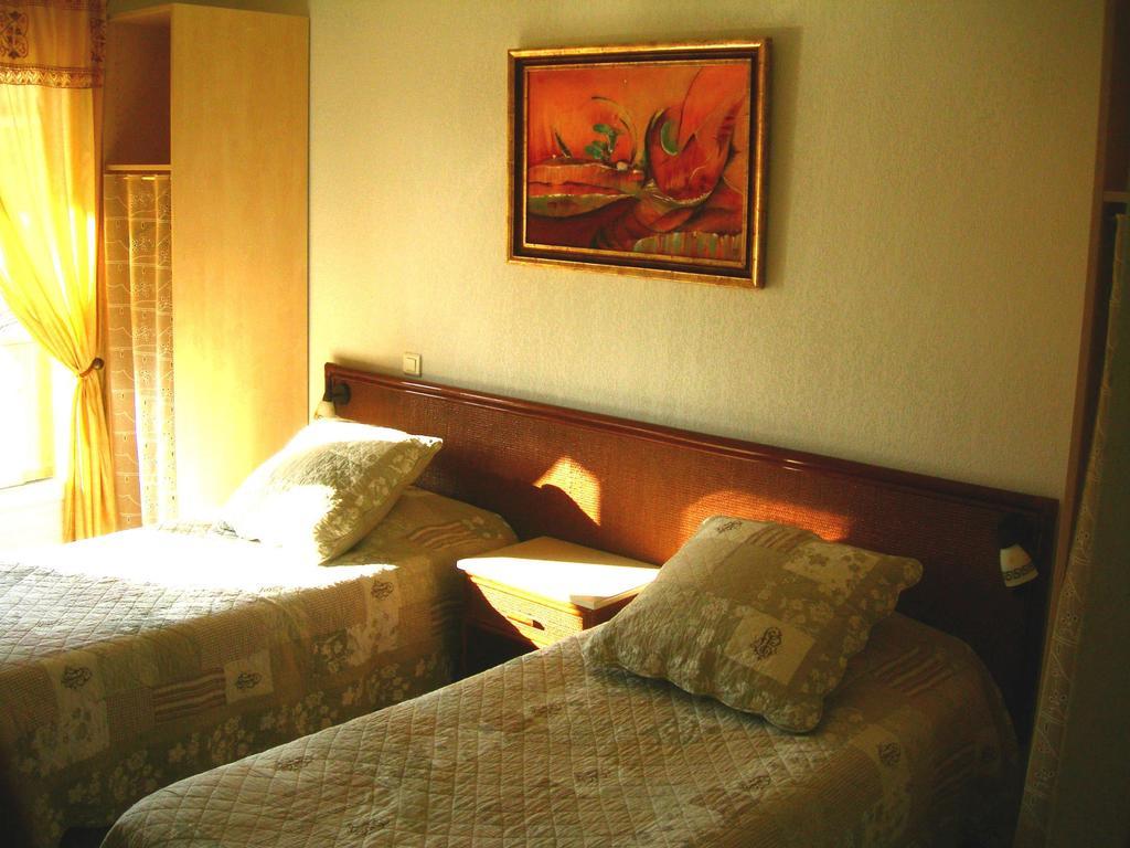 Hotel De La Madeleine Anduze Ruang foto