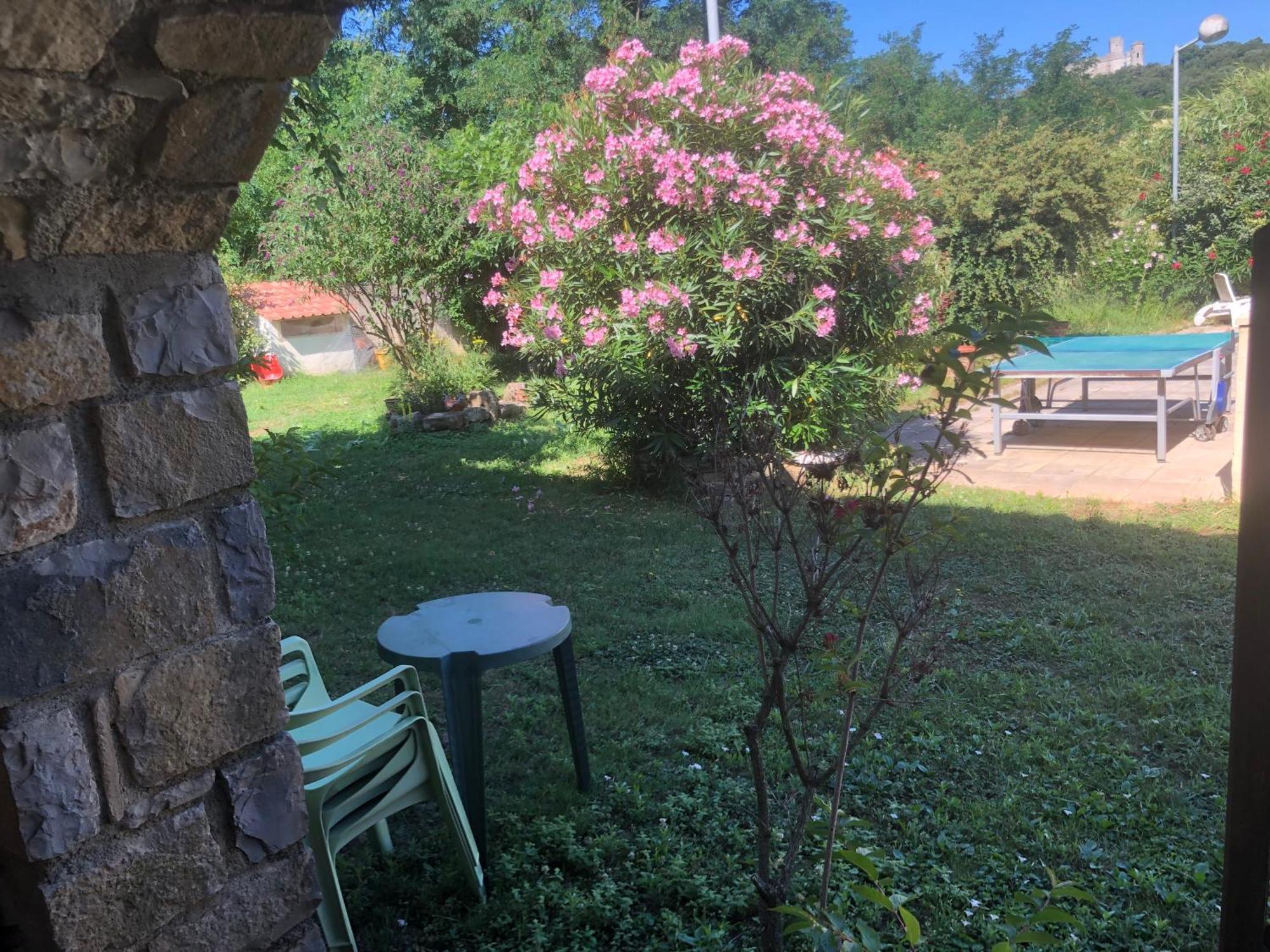 Hotel De La Madeleine Anduze Bagian luar foto